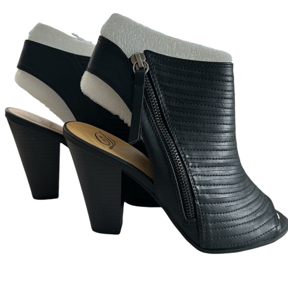 Black Faux Leather Open Toe Shoe 7 1/2 Bootie Brand New - Picture 3 of 8